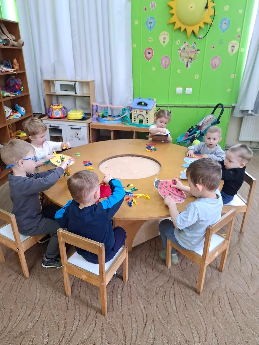 Игровое занятие в группе детского сада